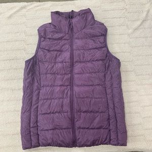 Uniqlo ultra light down vest